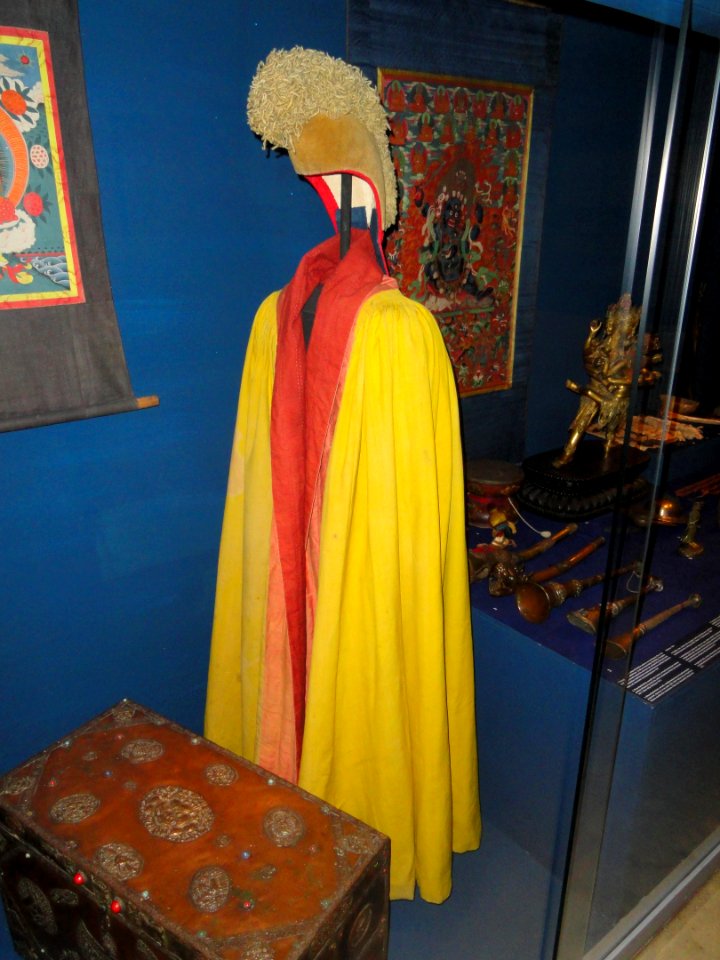 Tibetan lama costume, 1906 - C. G. Mannerheim collection - Museum of Cultures (Helsinki) - DSC04850