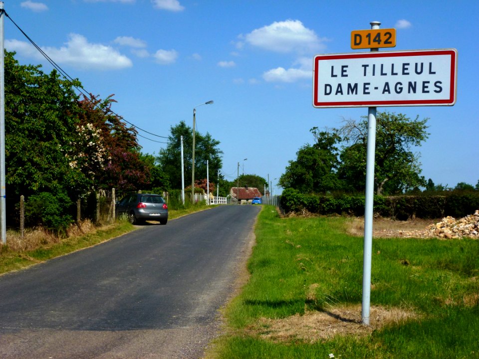 Tilleul-Dame-Agnès (Eure, Fr) city limit sign