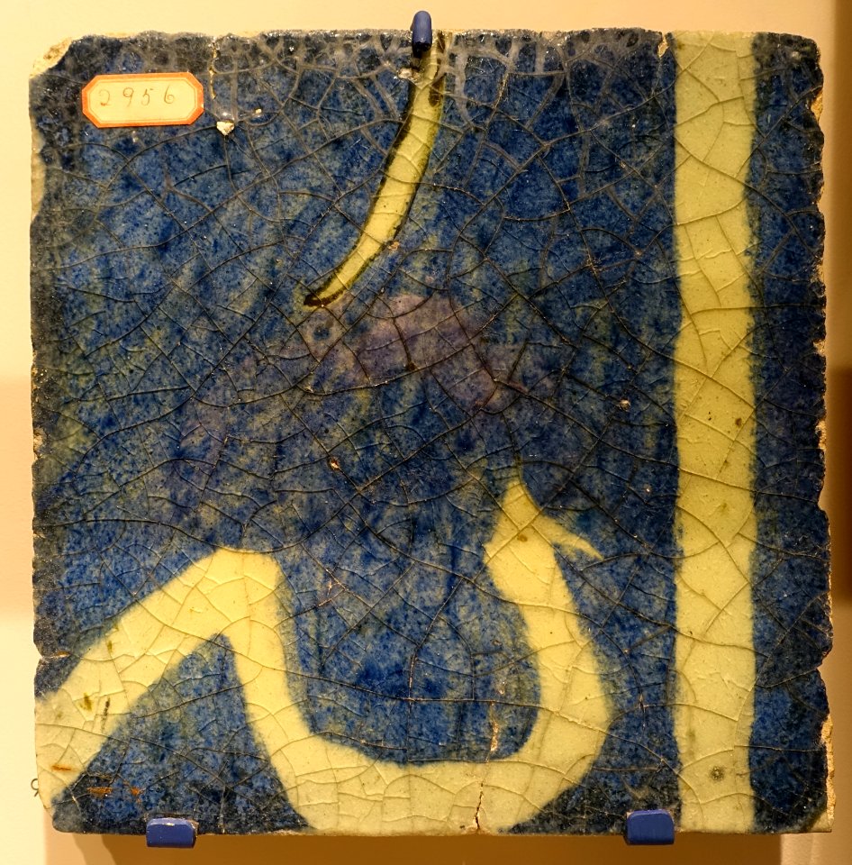 Tile with partial Arabic letter, reportedly from the Mosque of Omar, Jerusalem, removed during 19th century renovation, glazed ceramic - Harvard Semitic Museum - Cambridge, MA - DSC06110