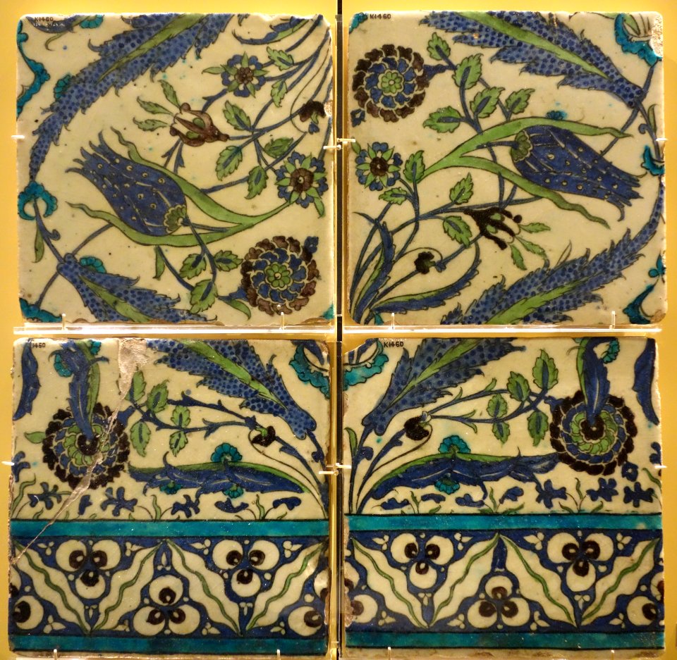 Tile panel, Syria, Damascus, late 16th century, underglaze-painted stonepaste - Royal Ontario Museum - DSC04726