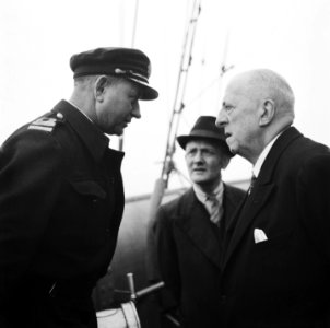 Thuiskomst van de sleepboot Amsterdam Kapitein Maarten de Koe in gesprek met , Bestanddeelnr 900-6291