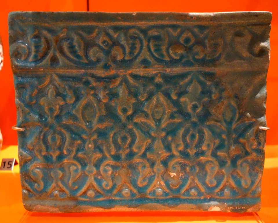 Tile with arabesques from an architectural frieze, Iran, 14th century, glazed stonepaste - Royal Ontario Museum - DSC04669