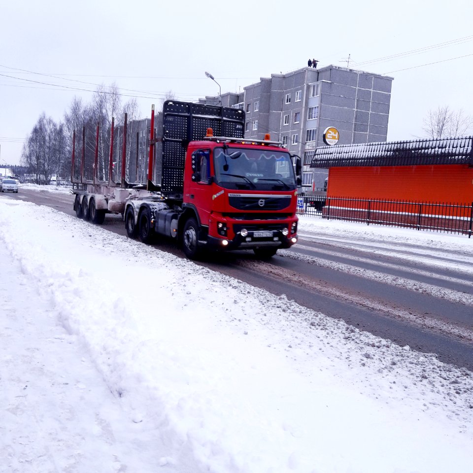 Timber trucks in Koryazhma (12)