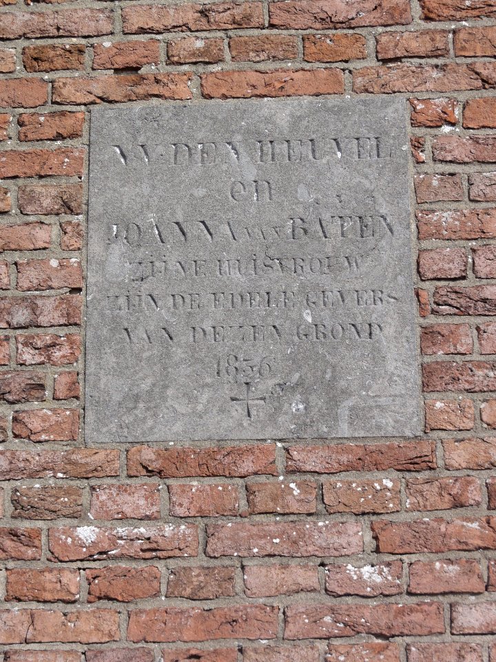 Tiel Rijksmonument 35581 RK begraafplaats, gevelsteen kapel