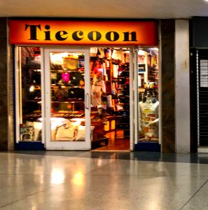 Tiecoon Tie Shop in Penn Station NY during COVID 19 Pandemic