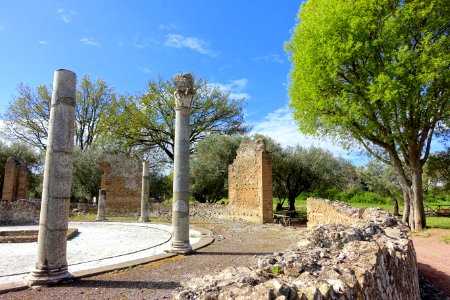 Three Exedrae building - Villa Adriana - Tivoli, Italy - DSC03602