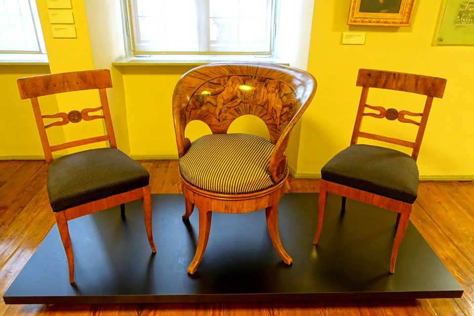Three chairs, c. 1830, walnut - Stadtmuseum Fembohaus - Nuremberg, Germany - DSC02272