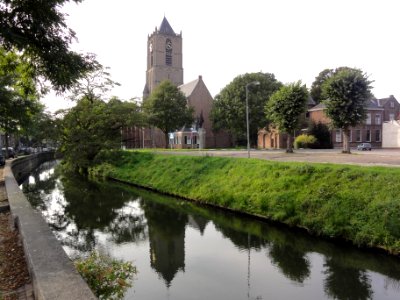 Tiel Rijksmonument 35603 Gracht met kerk gereflecteerd
