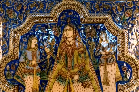 Tile with three elegant women, probably by Ali Muhammad Isfahani, Tehran, Iran, c. 1880s-1890s, glazed ceramic, view 2 - Cinquantenaire Museum - Brussels, Belgium - DSC09121