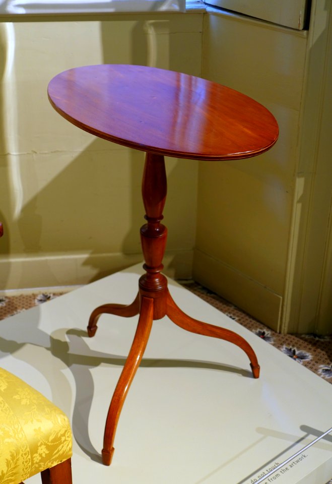 Tilt-top candle stand, attributed to Benjamin Radford, c. 1800, mahogany, brass - Portland Museum of Art - Portland, Maine - DSC04141
