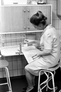 Tienjarig bestaan Nederlandse Vereniging voor Arbeidstherapie . Nummers 35.36 Me, Bestanddeelnr 920-7825