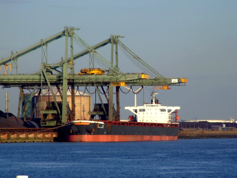 Tien Shan - IMO 9056533 - Callsign 9HA2053, Mississippi harbour, Port of Rotterdam, Holland 25-Jan-2007