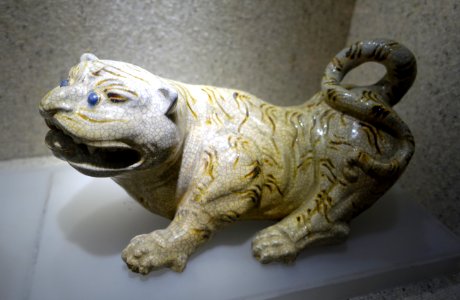 Tiger figurine, Bat Trang kiln, Hanoi, Restored Le dynasty, the Canh Hung reign (1740-1786 AD), crackle and brown glazed ceramic - National Museum of Vietnamese History - Hanoi, Vietnam - DSC05418