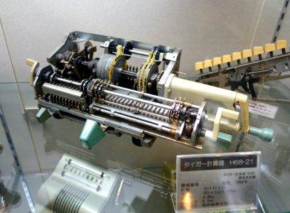 Tiger H68-21 calculator - Ridai Museum of Modern Science, Tokyo - DSC07641