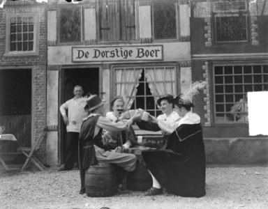 Tiel 1500 jaar Oud-hollandse kleding, Bestanddeelnr 904-0053