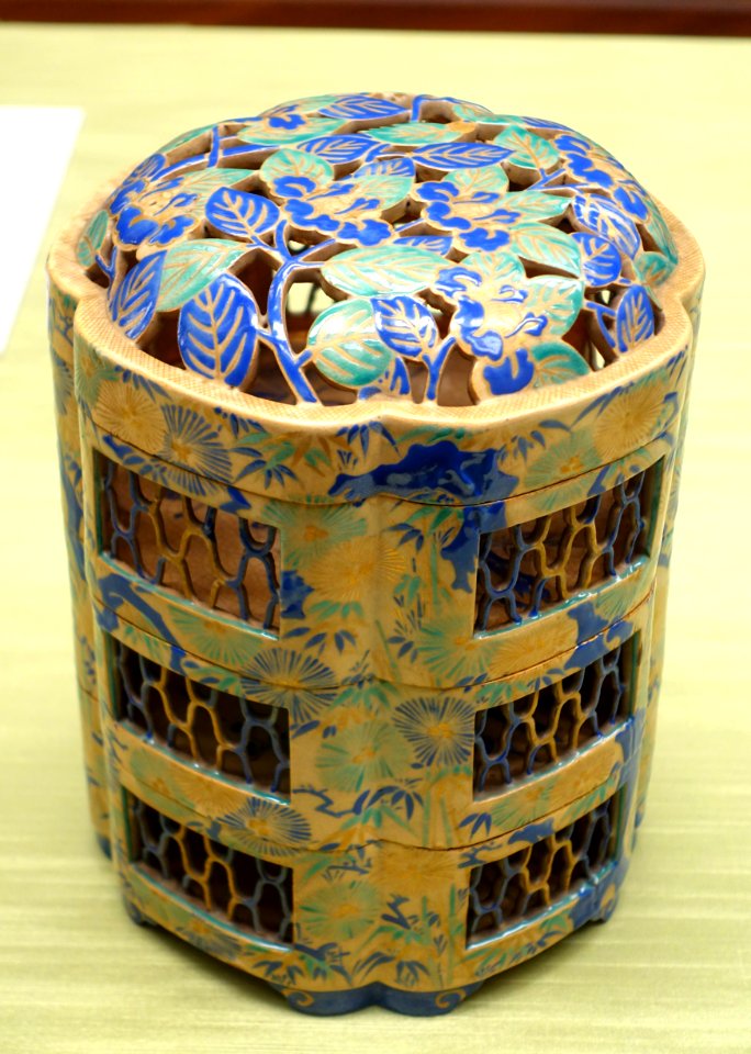 Tiered box, Kyoto ware, Edo period, 1700s AD, ceramic, overglaze enamel - Tokyo National Museum - Tokyo, Japan - DSC09484