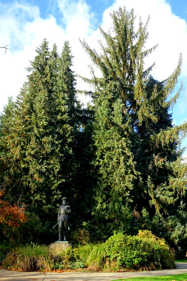 The Pioneer by Alexander Phimister Proctor, 1919 - University of Oregon - Eugene, Oregon - DSC09629