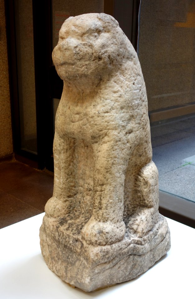 Tiger, China, Tang dynasty or earlier, 6th-8th century, white marble - Royal Ontario Museum - DSC03552