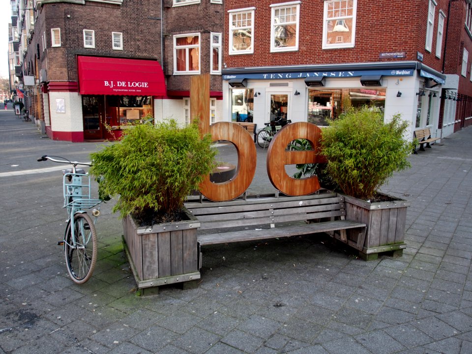 The Regenerator van Marina Abramović, kruising Beethovenstraat en Gerrit van der Veenstraat, foto 2