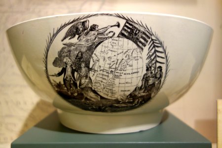 The Patterson, punch bowl, attributed to Herculaneum Pottery, 1801-1804, creamware and enamel, view 1 - Winterthur Museum - DSC01324