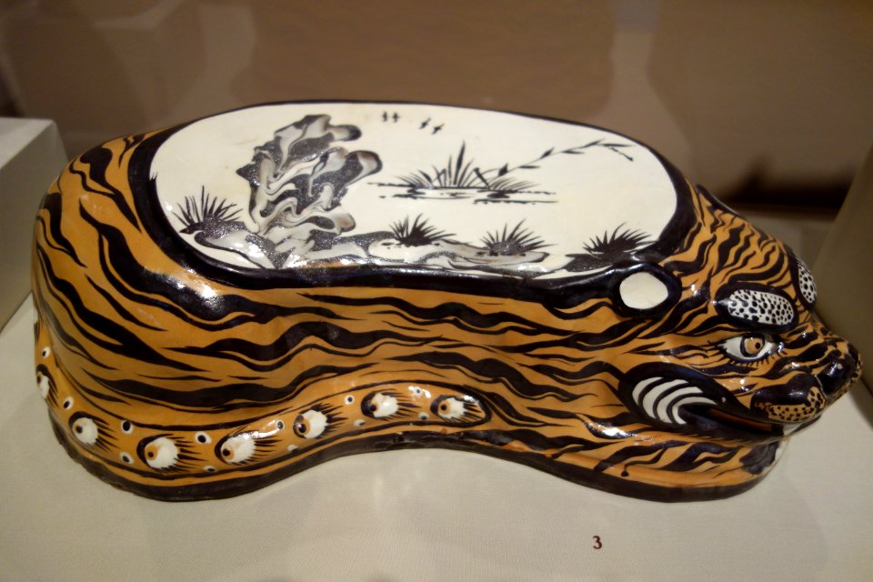 Tiger Pillow, China, Cizhou Ware, Jin Dynasty, 1115-1234 AD, stoneware - Chazen Museum of Art - DSC01625
