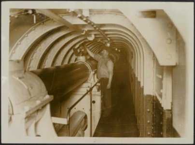 The starboard shaft tunnel, Bestanddeelnr 158-2640