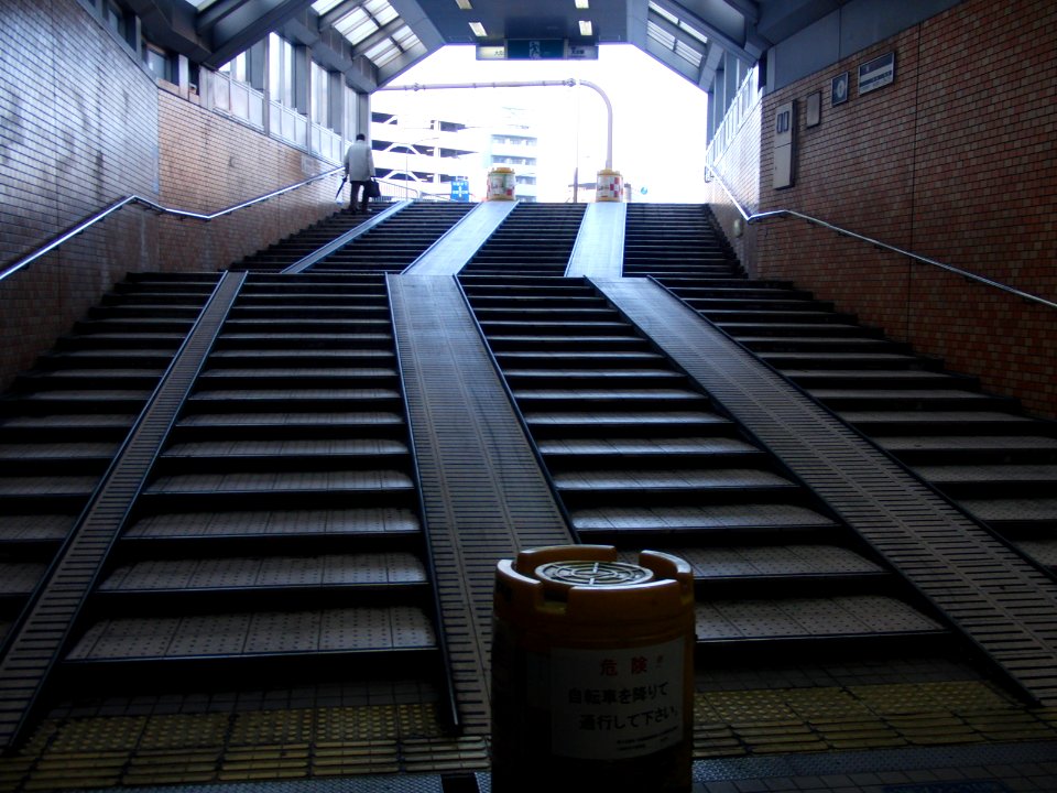 The stair connected with ÆON MALL Dainichi from Dainichi Station