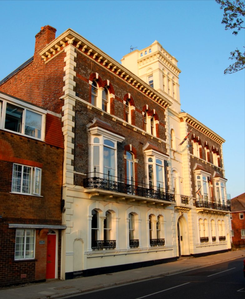 The Royal Naval Club, 17 Pembroke Road, Old Portsmouth (NHLE Code 1103858) (April 2019) (2)