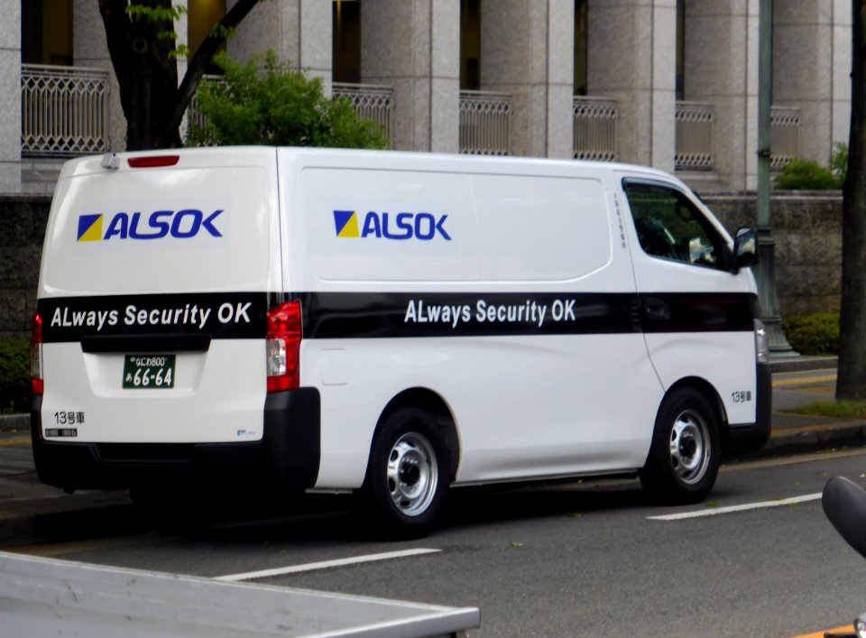 The rearview of Isuzu COMO (E26) as an armored car of ALSOK