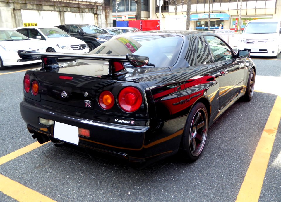 The rearview of Nissan SKYLINE GT-R V-spec II (BNR34) with TE37 wheel