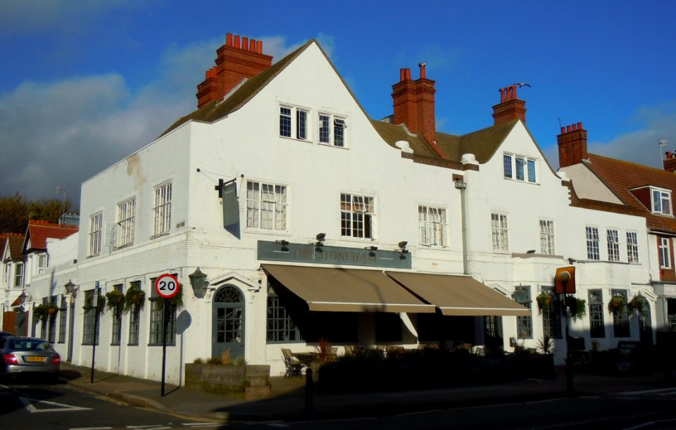 The Stoneham pub, 153 Portland Road, Aldrington (October 2014) (2)