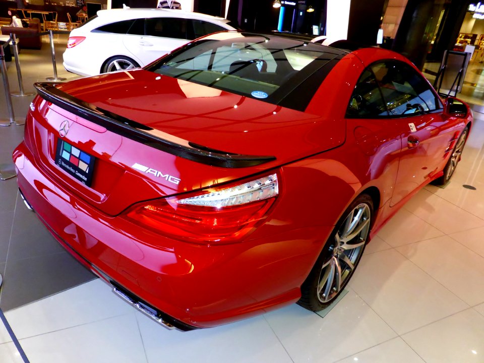 The rearview of Mercedes-Benz SL63 AMG (R231) , whose hood is closed