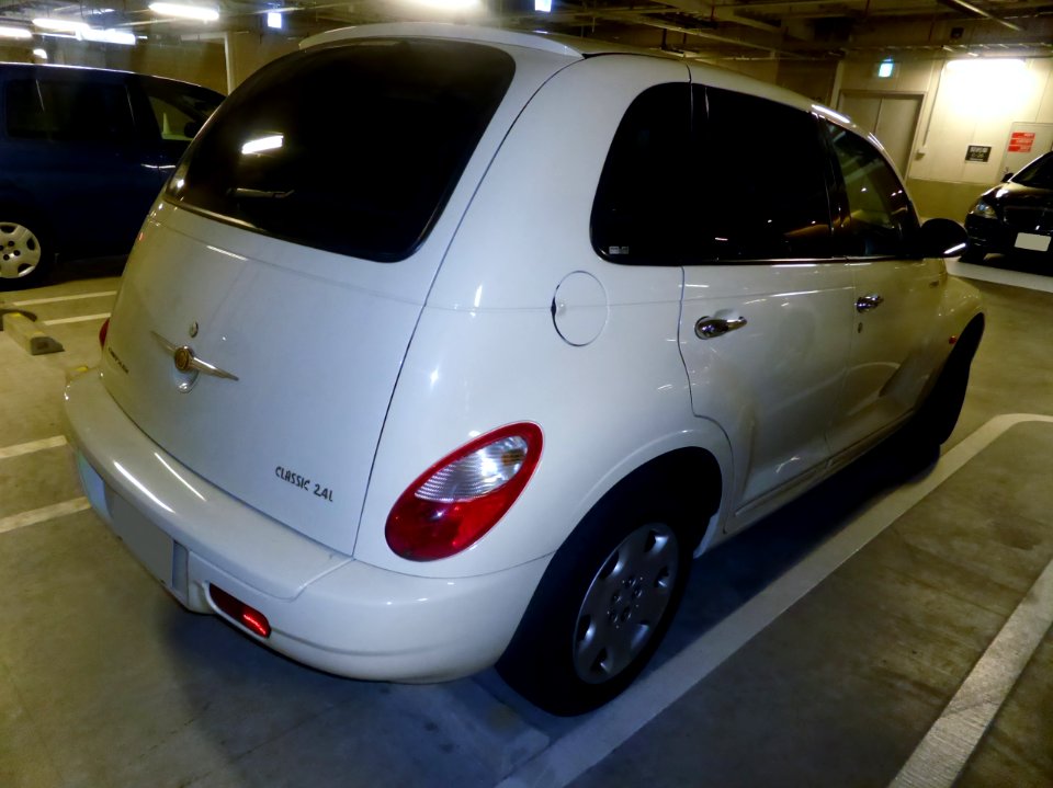 The rearview of Chrysler PT CRUISER CLASSIC 2.4L