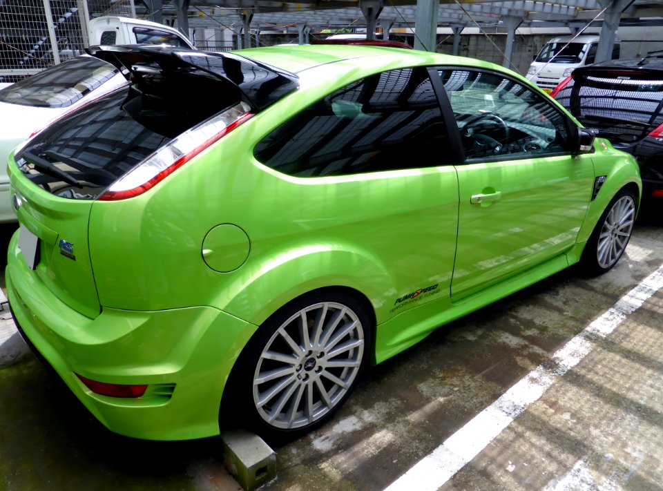 The rearview of Ford FOCUS II RS