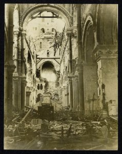 The ruined interior of Albert Cathedral, Bestanddeelnr 158-1128