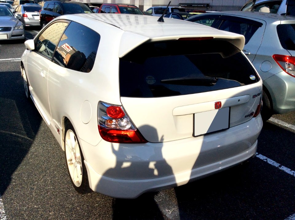 The rearview of Honda CIVIC TYPE R (EP3)