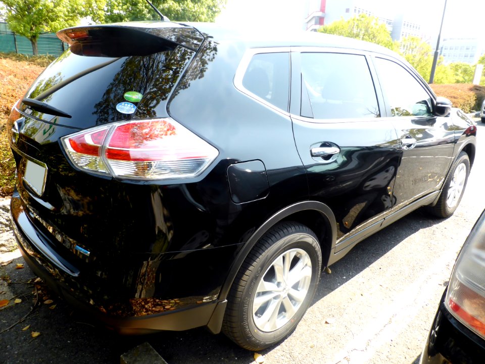 The rearview of Nissan X-TRAIL 20X (T32)