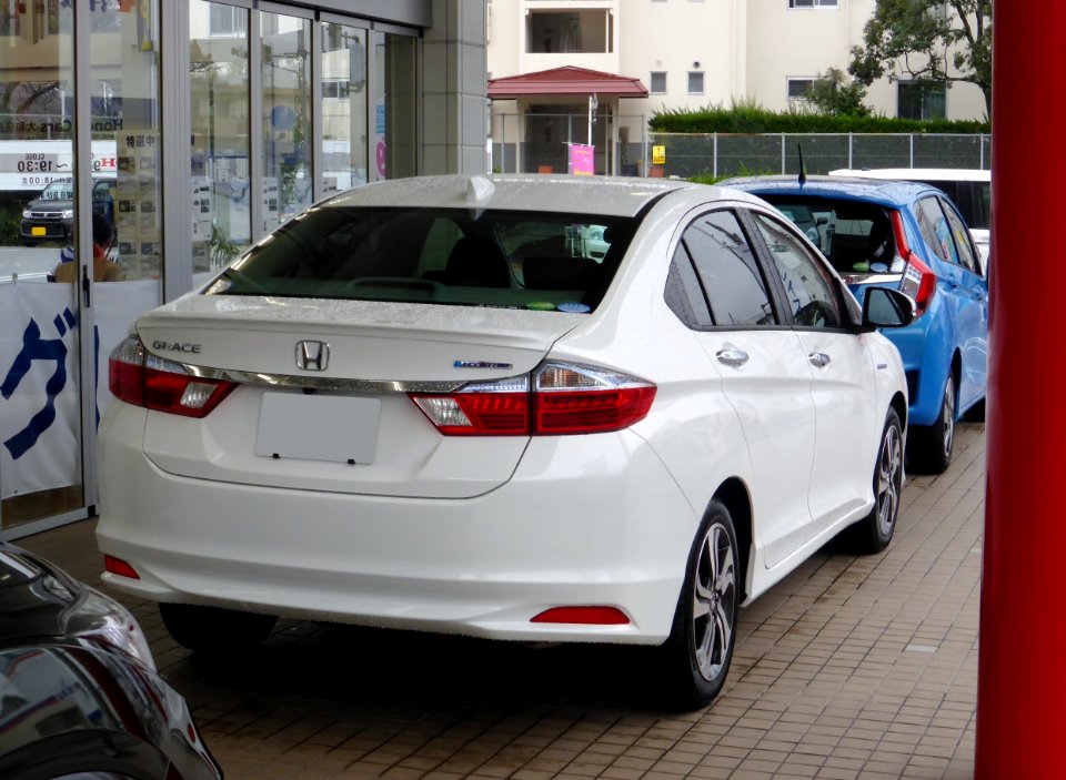 The rearview of Honda GRACE HYBRID EX (GM4)