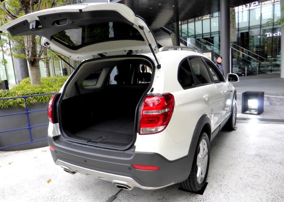 The rearview of Chevrolet CAPTIVA