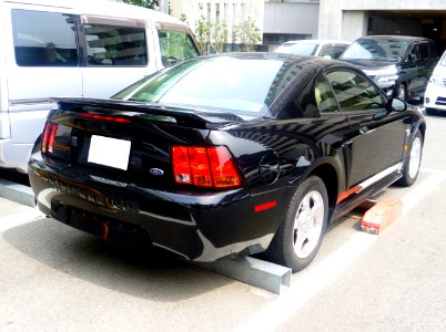 The rearview of Ford MUSTANG IV coupe