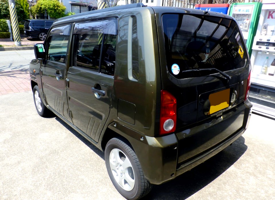 The rearview of Daihatsu NAKED G
