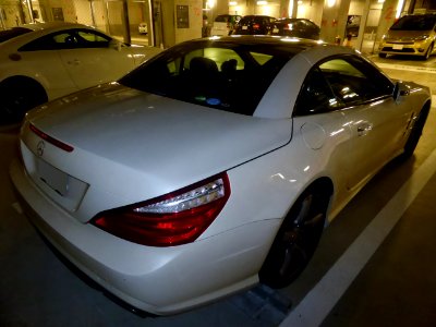 The rearview of Mercedes-Benz SL350 BlueEFFICIENCY (R231)