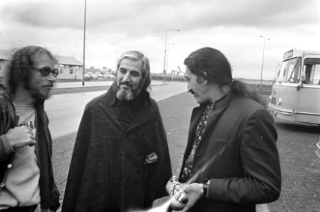 The mothers of Invention Engelse groep bij aankomst Schiphol, Bestanddeelnr 921-7743