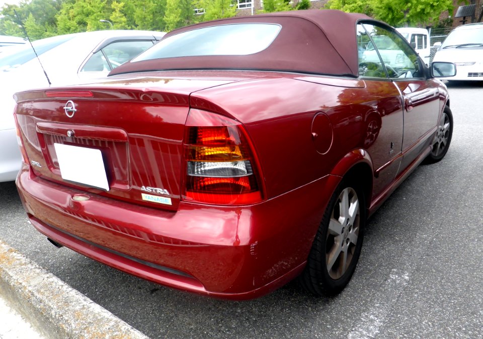The rearview of OPEL ASTRA G 2.2 CABRIO