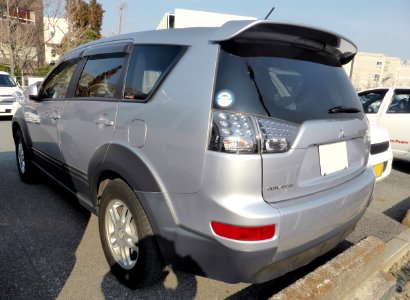 The rearview of Mitsubishi OUTLANDER (CW5W) with optional parts