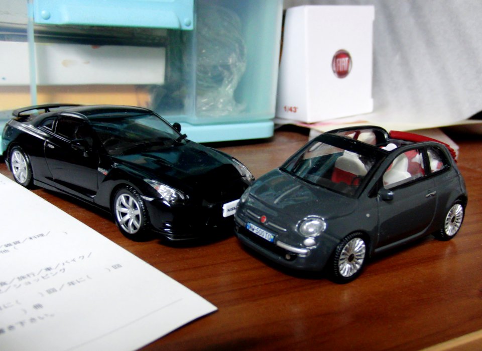 The modelcar of Nissan GT-R (CBA-R35) & FIAT 500C