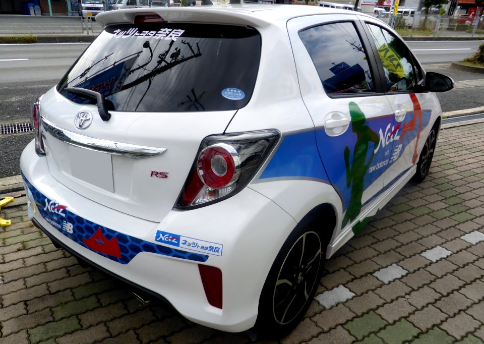 The rearview of Toyota Vitz 1.5RS (NCP131) Netz Toyota Nara with new balance