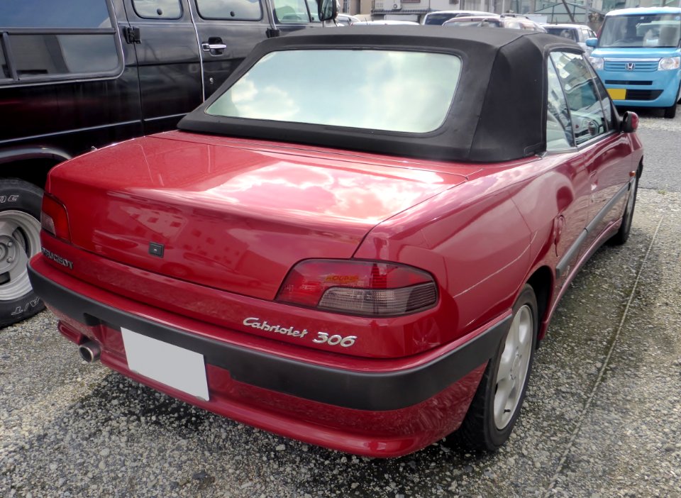 The rearview of Peugeot 306 Cabriolet