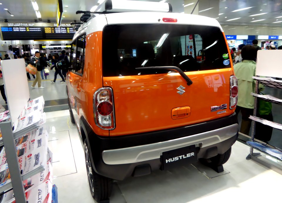 The rearview of Suzuki HUSTLER X Turbo (MR31S) exhibited at JR Shin-Osaka Station