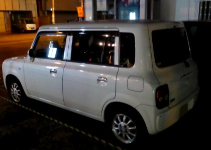 The rearview of Suzuki ALTO LAPIN L (HE21S) at night